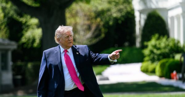 Segundo Trump, o bloqueio americano ao Irã permanecerá em vigor até um acordo Molly Riley/White House - 16.04.2026