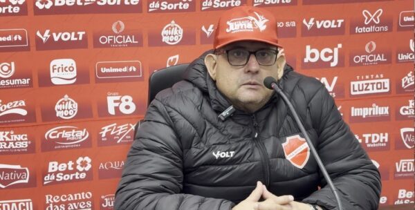 1 de 1 Guto Ferreira: técnico disse que Vila não conseguiu sair da marcação do Juventude — Foto: Comunicação/VNFC
