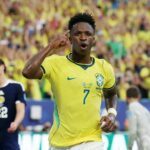 É #FAKE que telejornal noticiou que juiz de Brasil x Escócia foi suspenso da Copa do Mundo por marcar impedimento; cena foi criada com IA — Foto: Reprodução