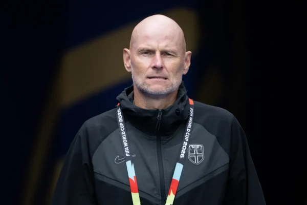 Stale Solbakken é treinador da Noruega.